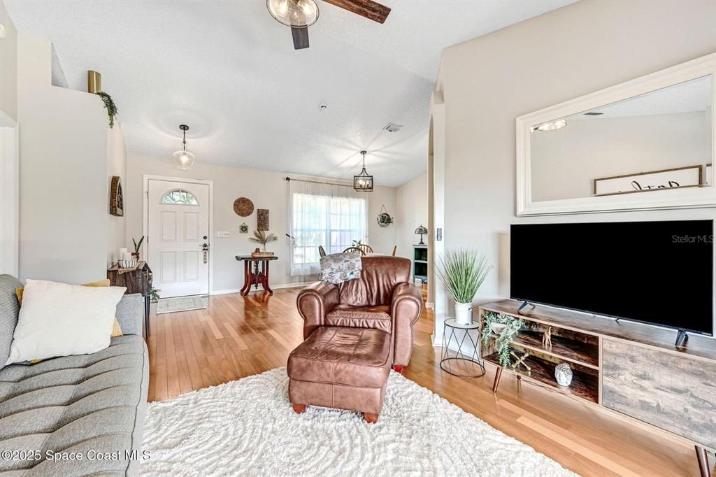 For Sale: $377,000 (3 beds, 2 baths, 1473 Square Feet)