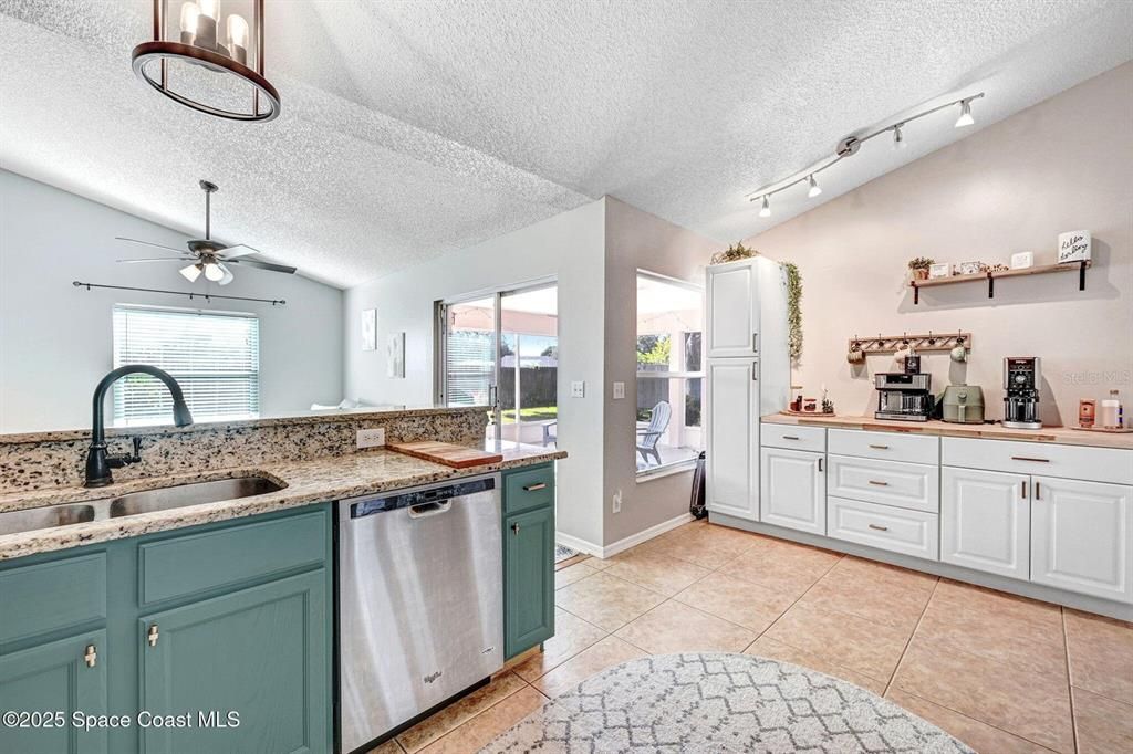 For Sale: $377,000 (3 beds, 2 baths, 1473 Square Feet)