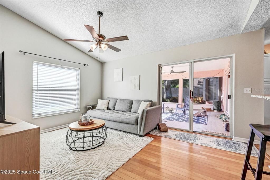 For Sale: $377,000 (3 beds, 2 baths, 1473 Square Feet)