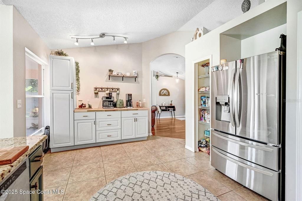 For Sale: $377,000 (3 beds, 2 baths, 1473 Square Feet)