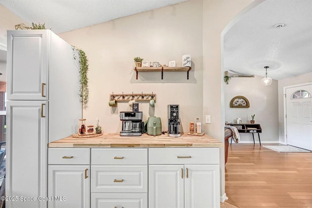 For Sale: $377,000 (3 beds, 2 baths, 1473 Square Feet)