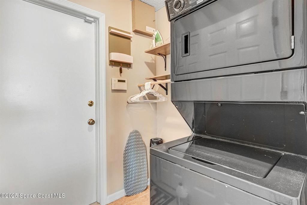 For Sale: $377,000 (3 beds, 2 baths, 1473 Square Feet)