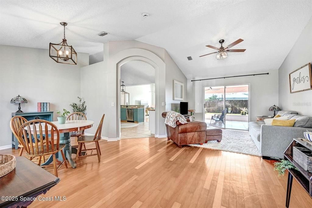 For Sale: $377,000 (3 beds, 2 baths, 1473 Square Feet)