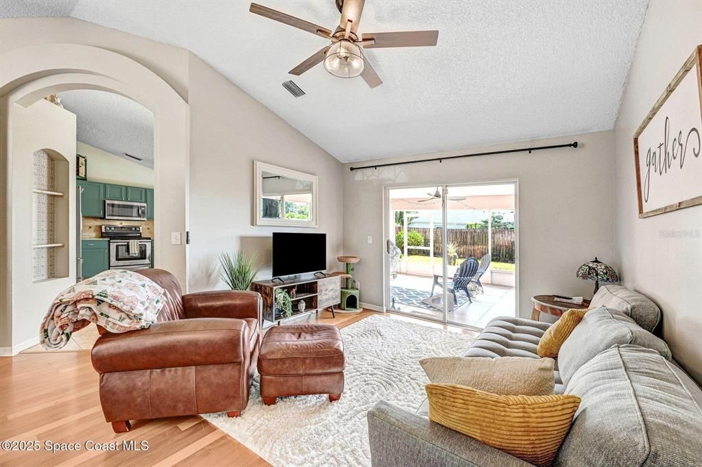 For Sale: $377,000 (3 beds, 2 baths, 1473 Square Feet)