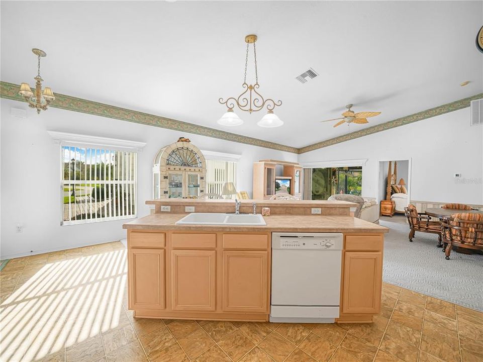 En Venta: $350,000 (2 camas, 2 baños, 1326 Pies cuadrados)