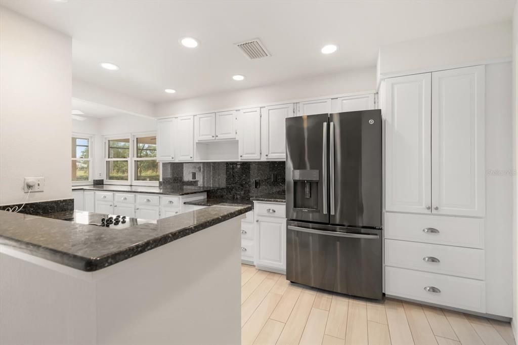 待售: $799,000 (4 贝兹, 2 浴室, 2526 平方英尺)