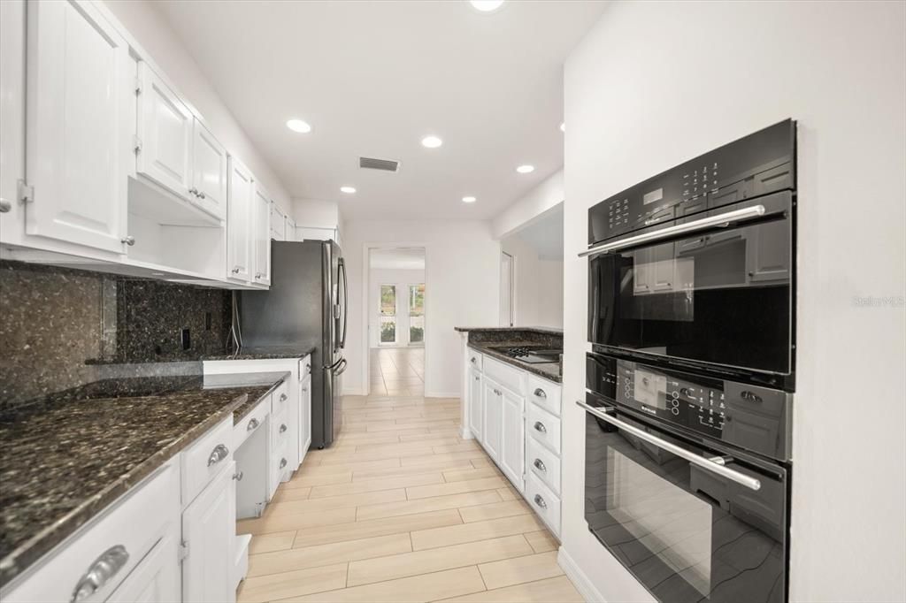 待售: $799,000 (4 贝兹, 2 浴室, 2526 平方英尺)