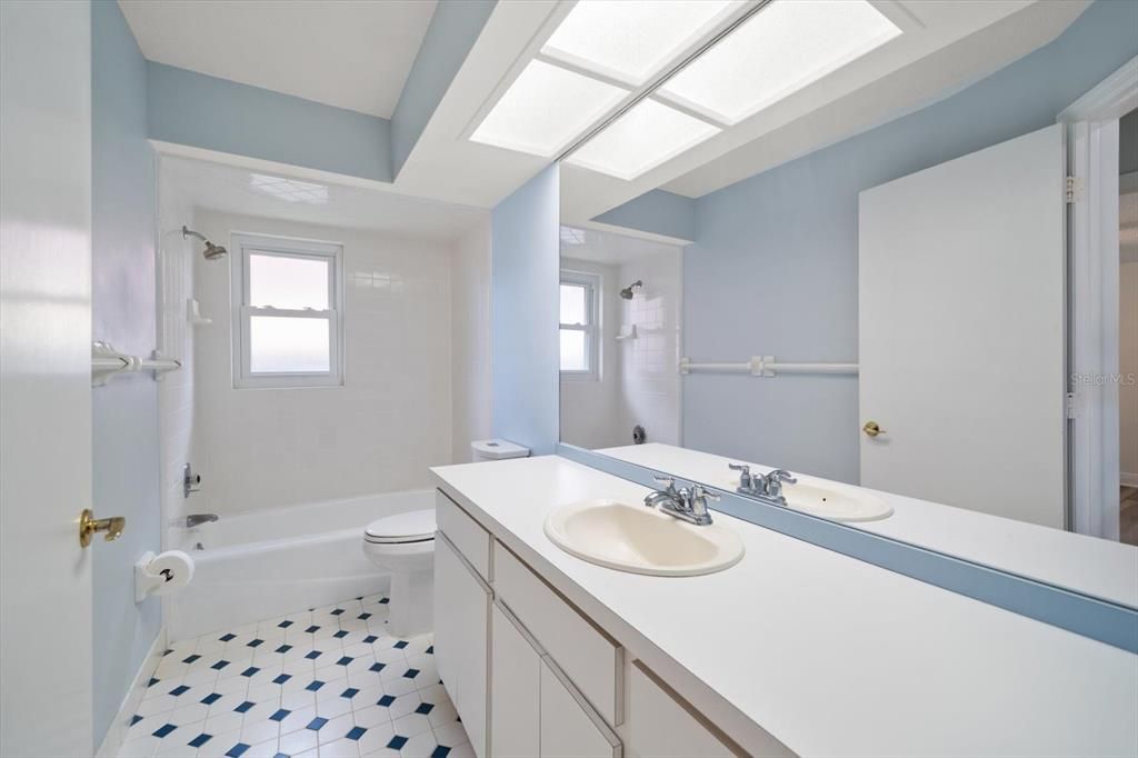 待售: $799,000 (4 贝兹, 2 浴室, 2526 平方英尺)