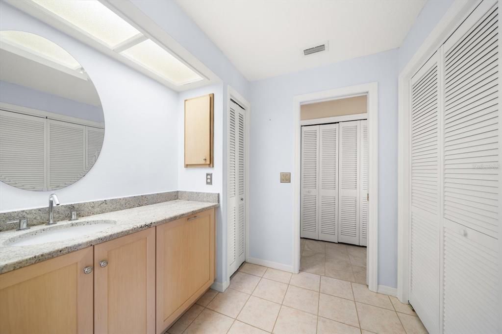 待售: $799,000 (4 贝兹, 2 浴室, 2526 平方英尺)