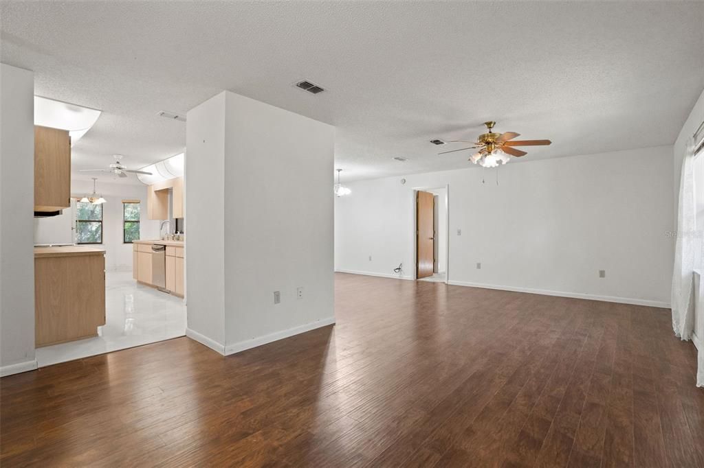 En Venta: $649,900 (2 camas, 2 baños, 1316 Pies cuadrados)