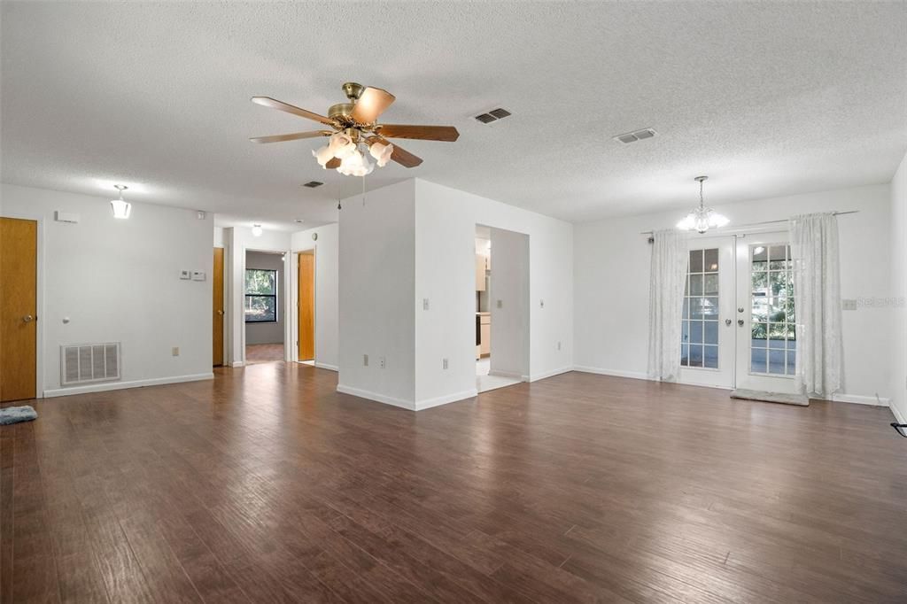 En Venta: $649,900 (2 camas, 2 baños, 1316 Pies cuadrados)