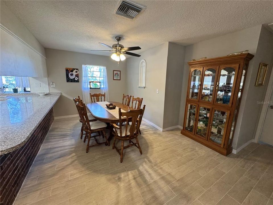 На продажу: $539,900 (4 спален, 4 ванн, 3800 Квадратных фут)