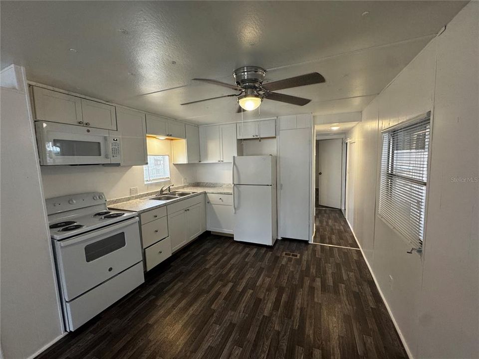 For Rent: $1,025 (2 beds, 1 baths, 804 Square Feet)