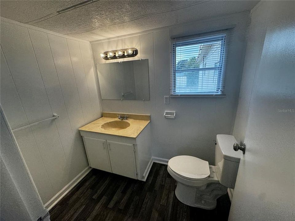 For Rent: $1,025 (2 beds, 1 baths, 804 Square Feet)