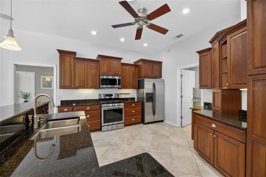 For Sale: $995,000 (4 beds, 3 baths, 2806 Square Feet)