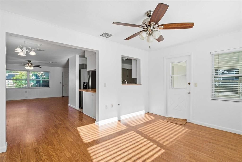 For Sale: $194,900 (2 beds, 2 baths, 1578 Square Feet)