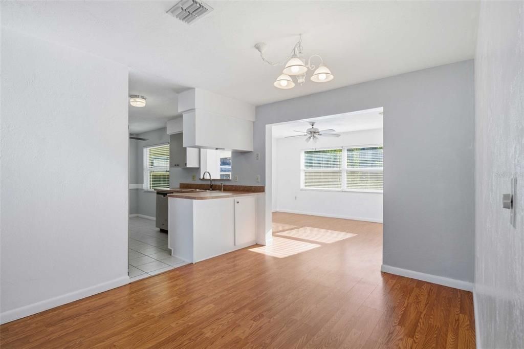 For Sale: $194,900 (2 beds, 2 baths, 1578 Square Feet)