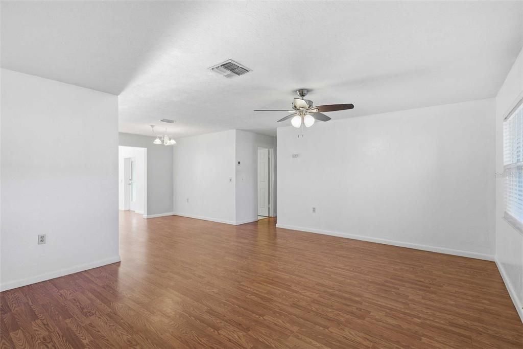 For Sale: $194,900 (2 beds, 2 baths, 1578 Square Feet)