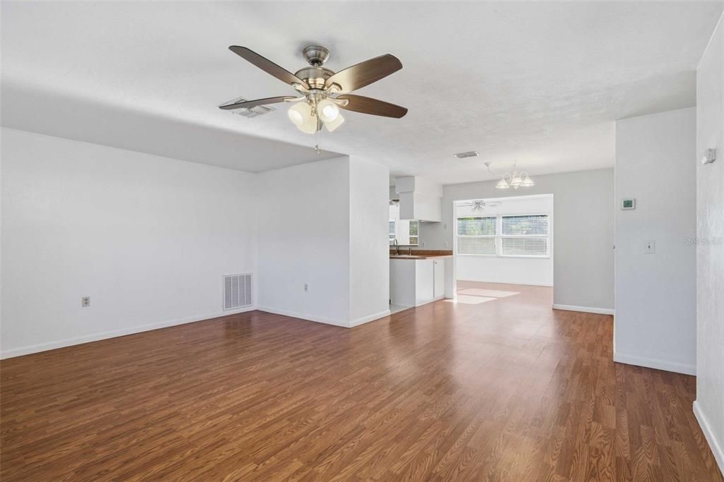 For Sale: $194,900 (2 beds, 2 baths, 1578 Square Feet)