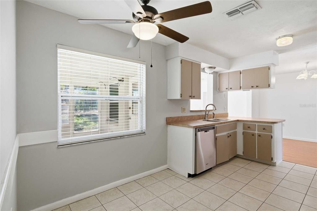 For Sale: $194,900 (2 beds, 2 baths, 1578 Square Feet)