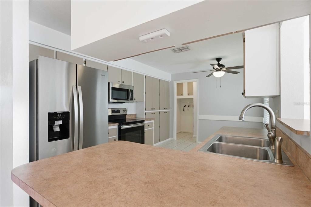 For Sale: $194,900 (2 beds, 2 baths, 1578 Square Feet)