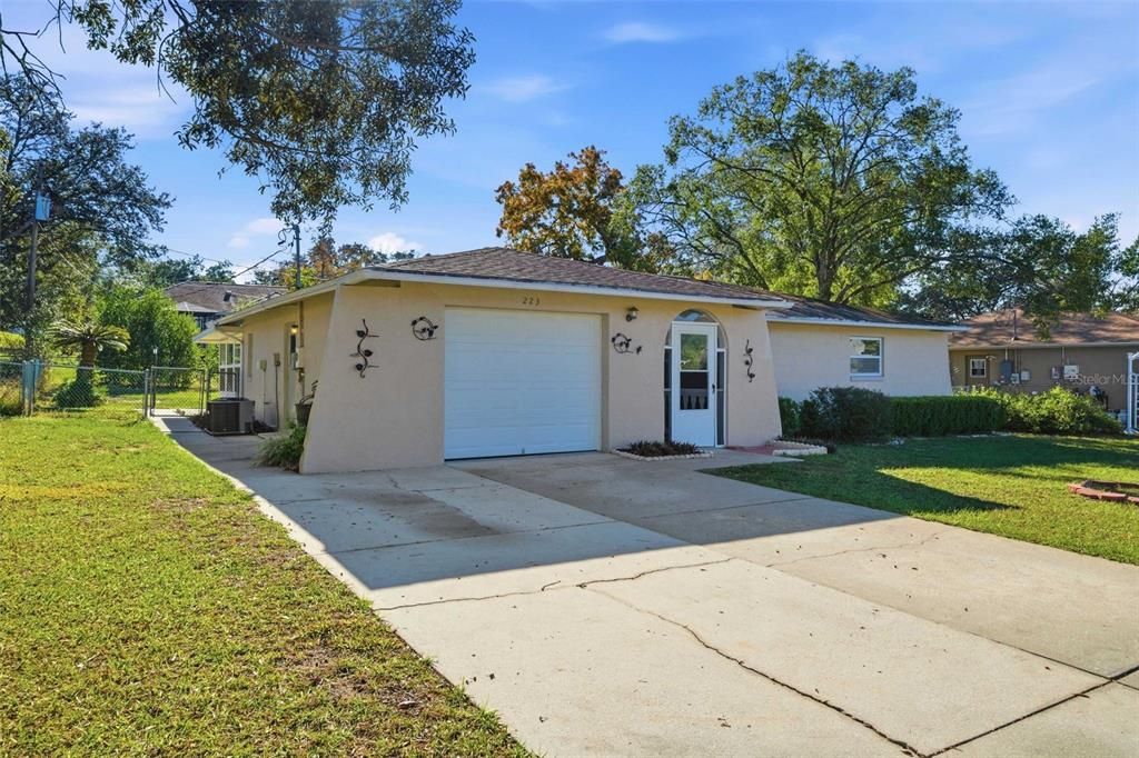 For Sale: $194,900 (2 beds, 2 baths, 1578 Square Feet)