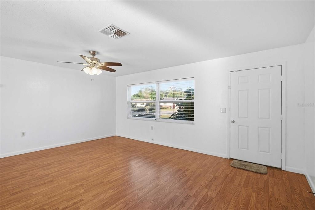 For Sale: $194,900 (2 beds, 2 baths, 1578 Square Feet)