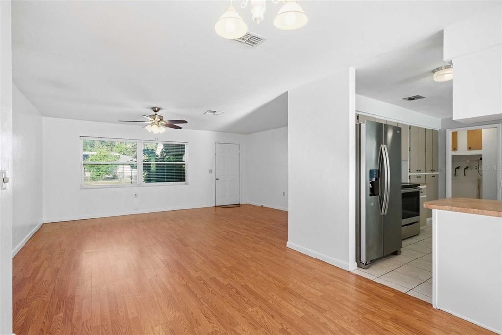 For Sale: $194,900 (2 beds, 2 baths, 1578 Square Feet)