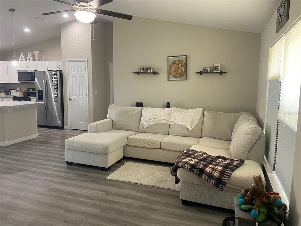 For Sale: $270,000 (3 beds, 2 baths, 1557 Square Feet)