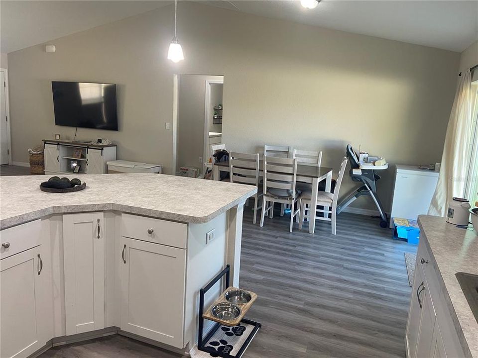 For Sale: $270,000 (3 beds, 2 baths, 1557 Square Feet)