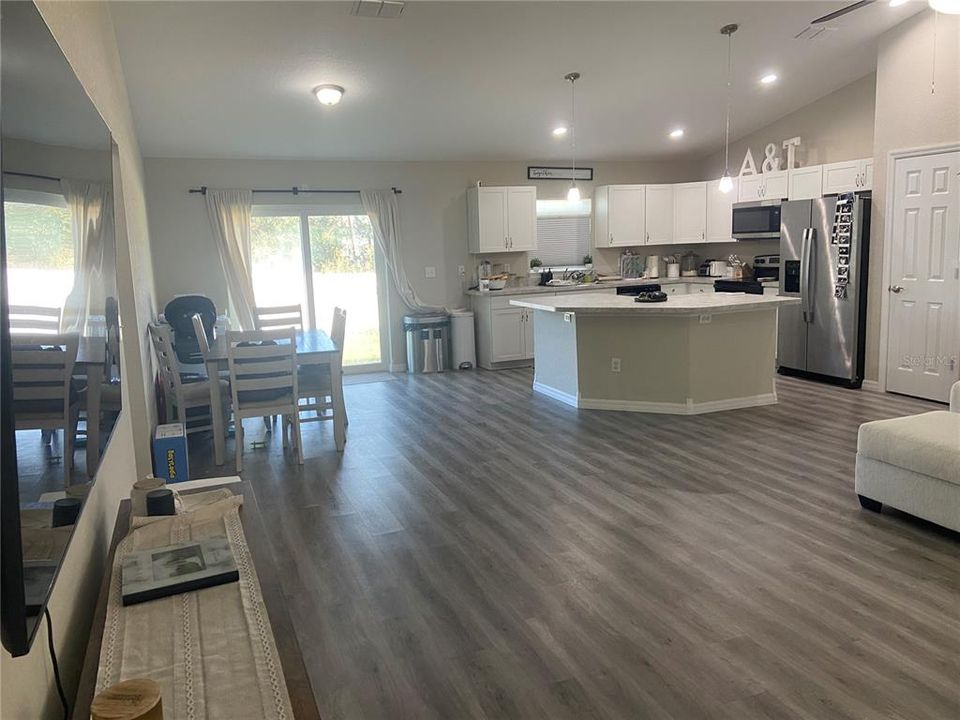 For Sale: $270,000 (3 beds, 2 baths, 1557 Square Feet)