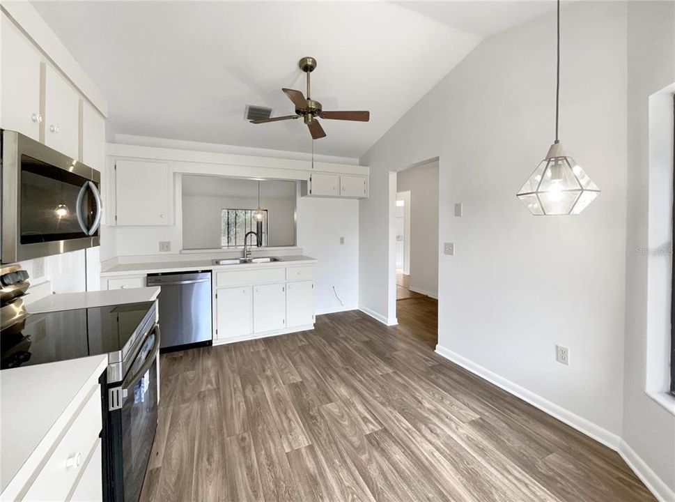 待售: $305,000 (3 贝兹, 2 浴室, 1494 平方英尺)