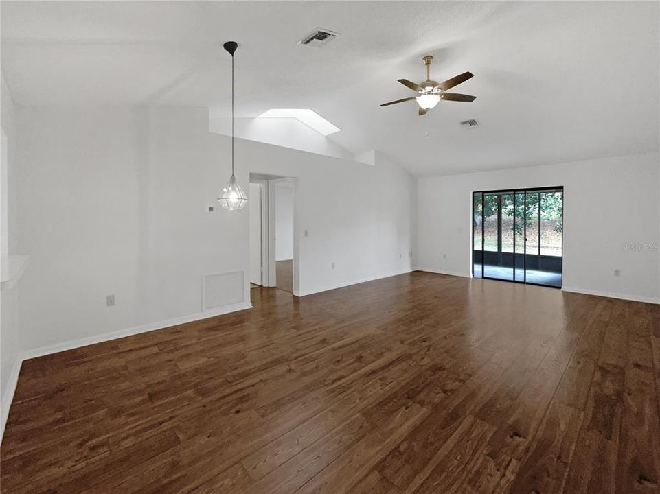 待售: $305,000 (3 贝兹, 2 浴室, 1494 平方英尺)