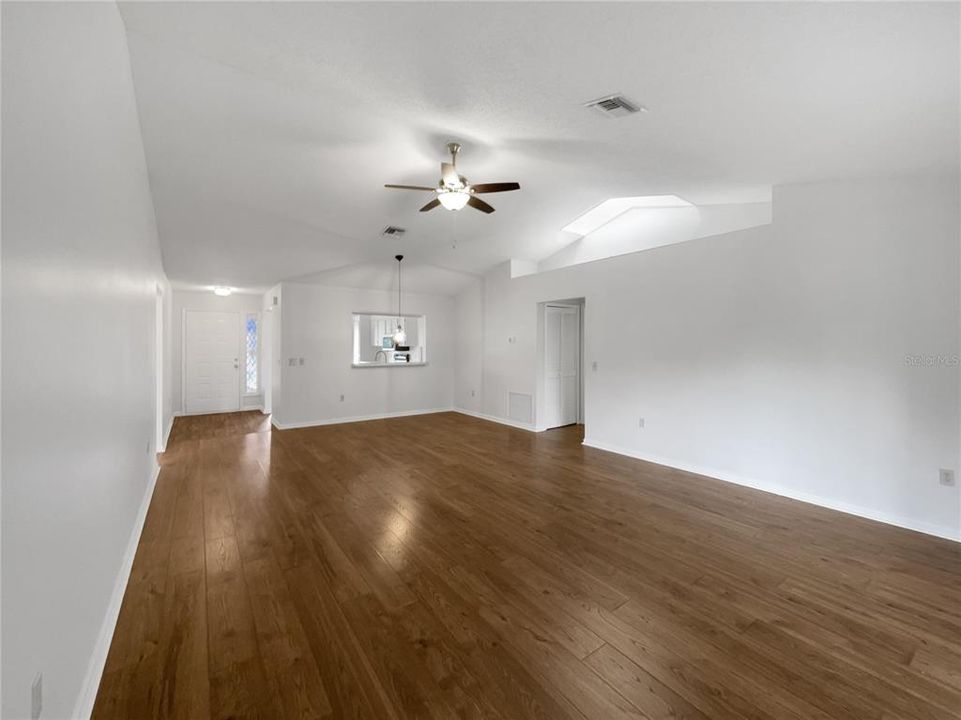 待售: $305,000 (3 贝兹, 2 浴室, 1494 平方英尺)