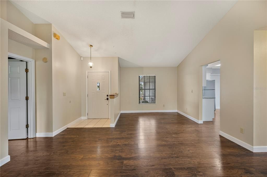 En Venta: $229,900 (2 camas, 2 baños, 1173 Pies cuadrados)