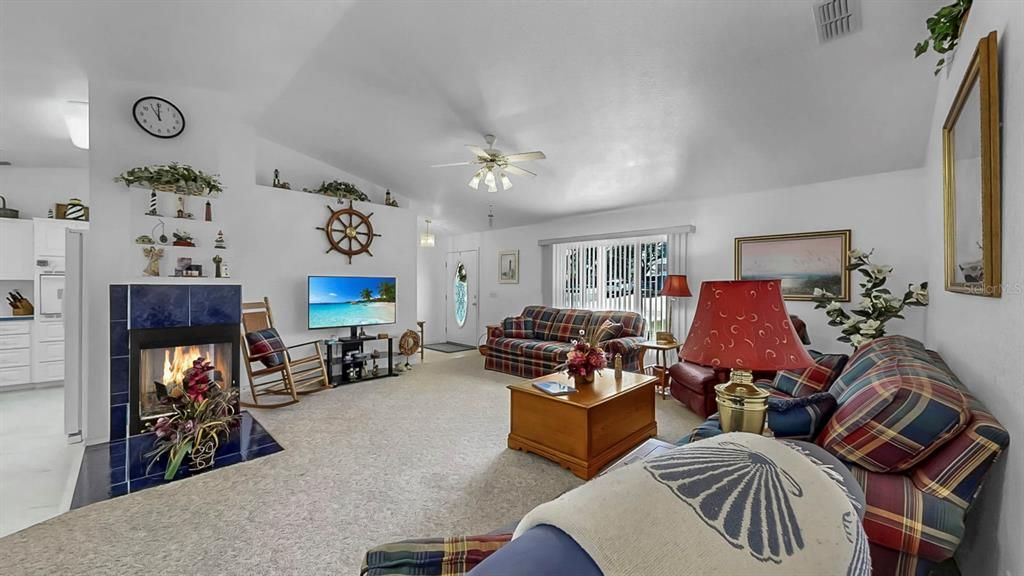 En Venta: $425,000 (3 camas, 2 baños, 1630 Pies cuadrados)