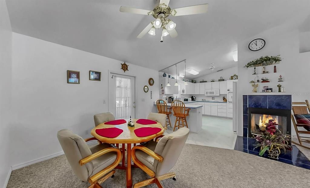 En Venta: $425,000 (3 camas, 2 baños, 1630 Pies cuadrados)