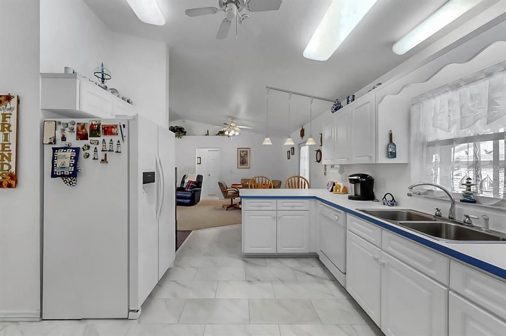 En Venta: $425,000 (3 camas, 2 baños, 1630 Pies cuadrados)