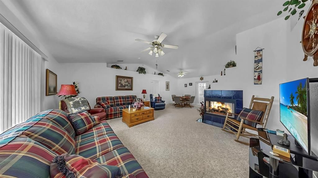 En Venta: $425,000 (3 camas, 2 baños, 1630 Pies cuadrados)