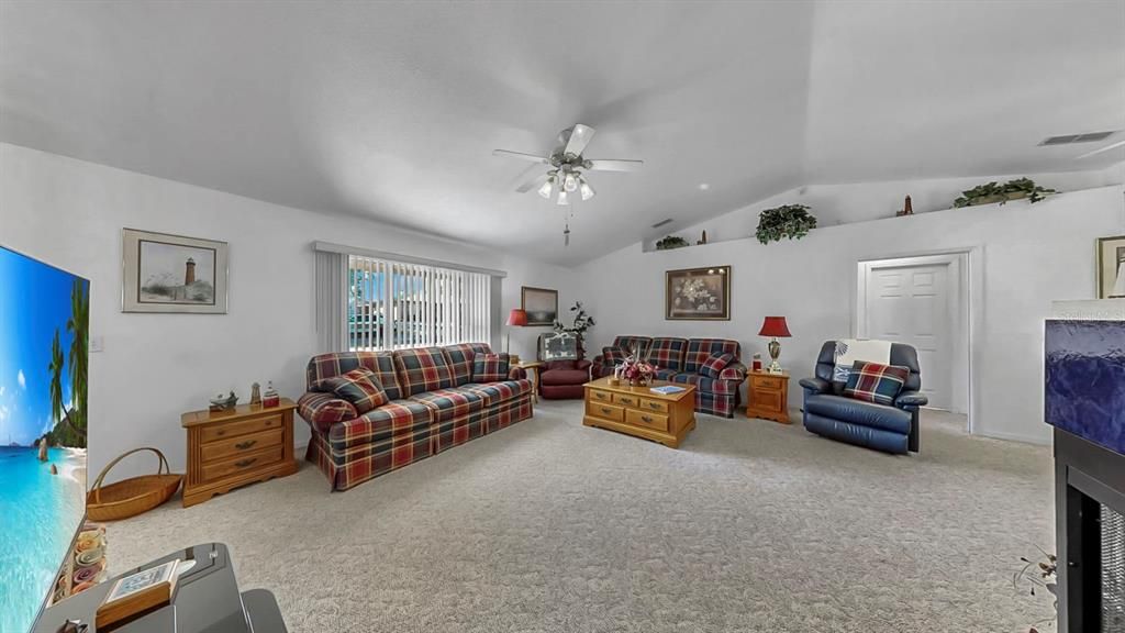 En Venta: $425,000 (3 camas, 2 baños, 1630 Pies cuadrados)