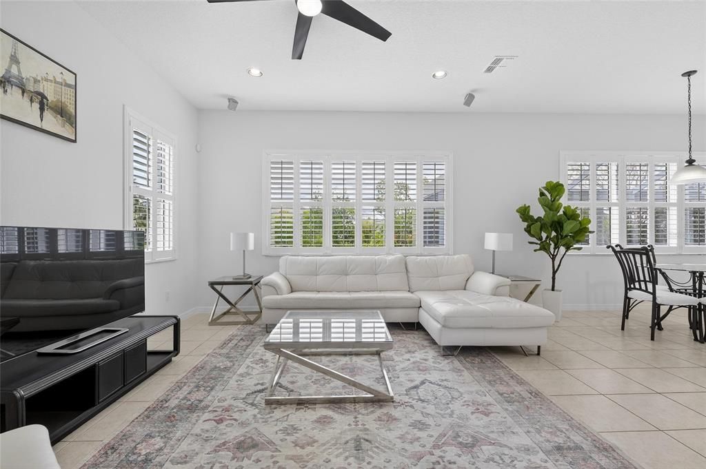 На продажу: $1,234,000 (5 спален, 3 ванн, 4013 Квадратных фут)