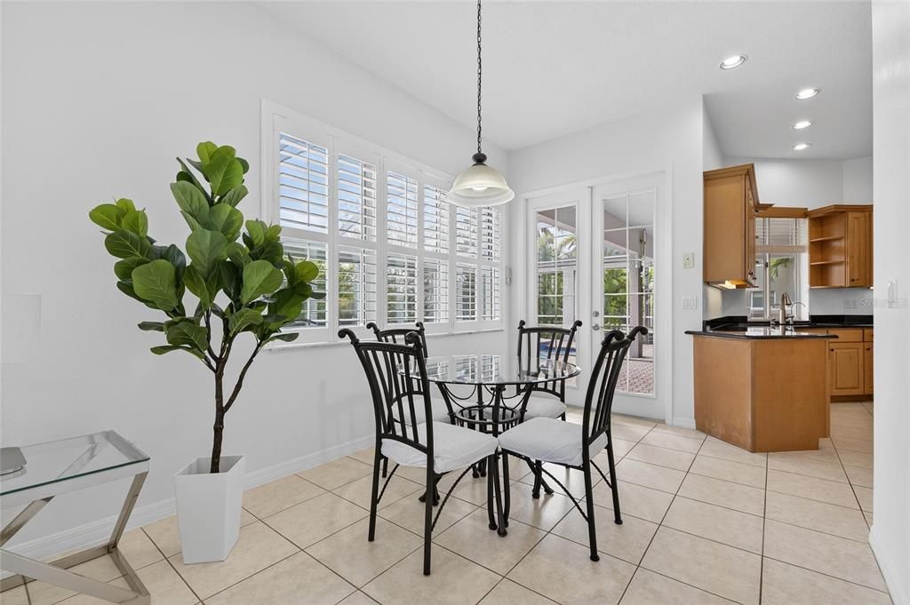 На продажу: $1,234,000 (5 спален, 3 ванн, 4013 Квадратных фут)