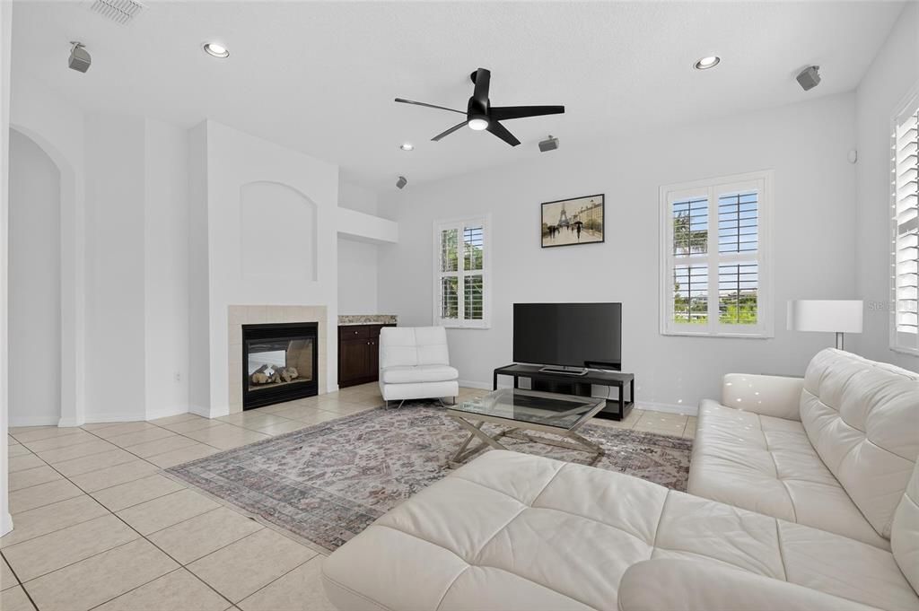 На продажу: $1,234,000 (5 спален, 3 ванн, 4013 Квадратных фут)