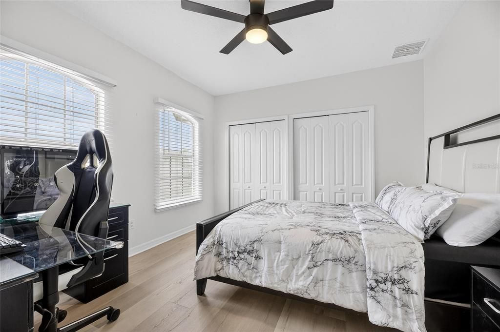 На продажу: $1,234,000 (5 спален, 3 ванн, 4013 Квадратных фут)