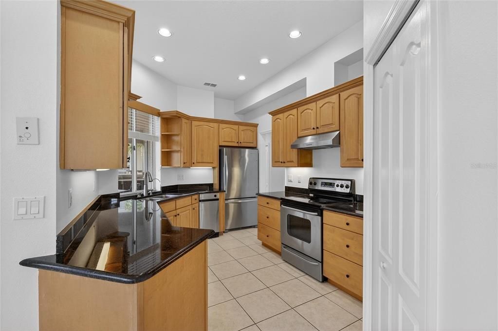 На продажу: $1,234,000 (5 спален, 3 ванн, 4013 Квадратных фут)