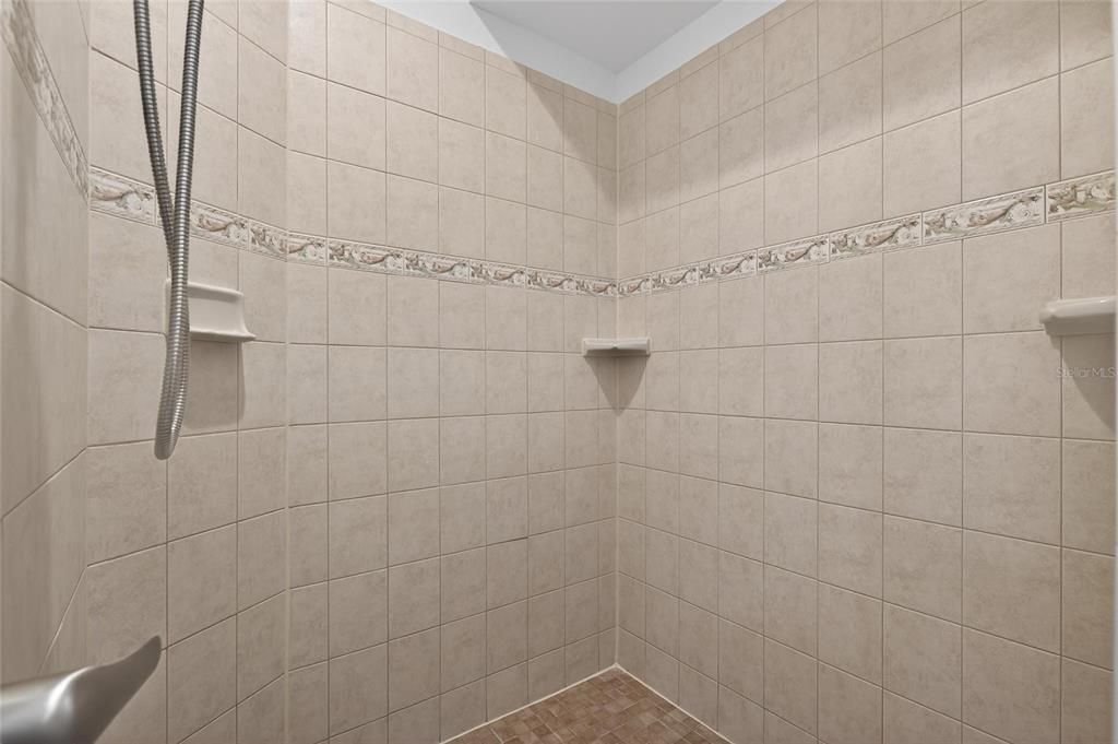 На продажу: $1,234,000 (5 спален, 3 ванн, 4013 Квадратных фут)