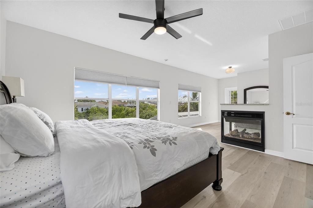 На продажу: $1,234,000 (5 спален, 3 ванн, 4013 Квадратных фут)