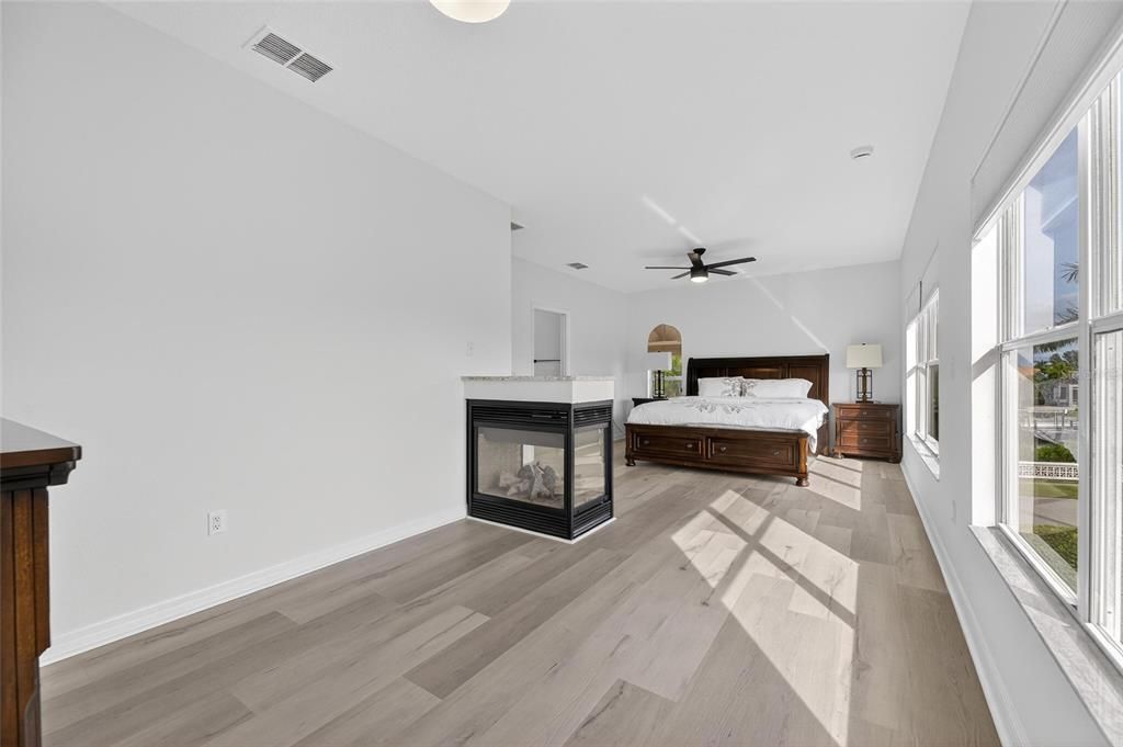 На продажу: $1,234,000 (5 спален, 3 ванн, 4013 Квадратных фут)