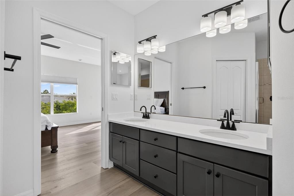 На продажу: $1,234,000 (5 спален, 3 ванн, 4013 Квадратных фут)