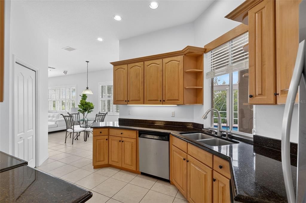 На продажу: $1,234,000 (5 спален, 3 ванн, 4013 Квадратных фут)